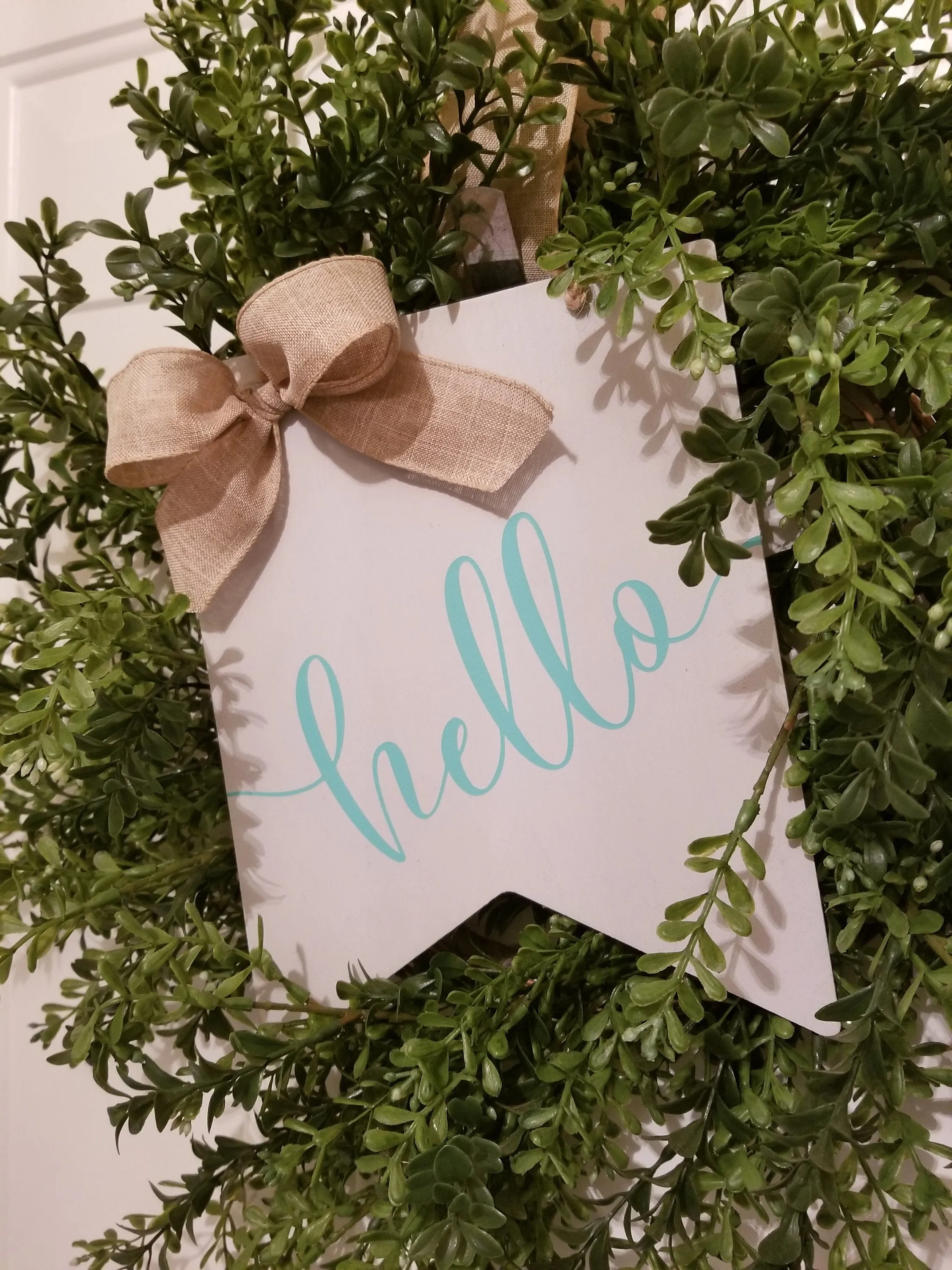 18" Green Wreath with 8x10 Wood Banner Sign - Hello/Welcome/Home Sweet Home