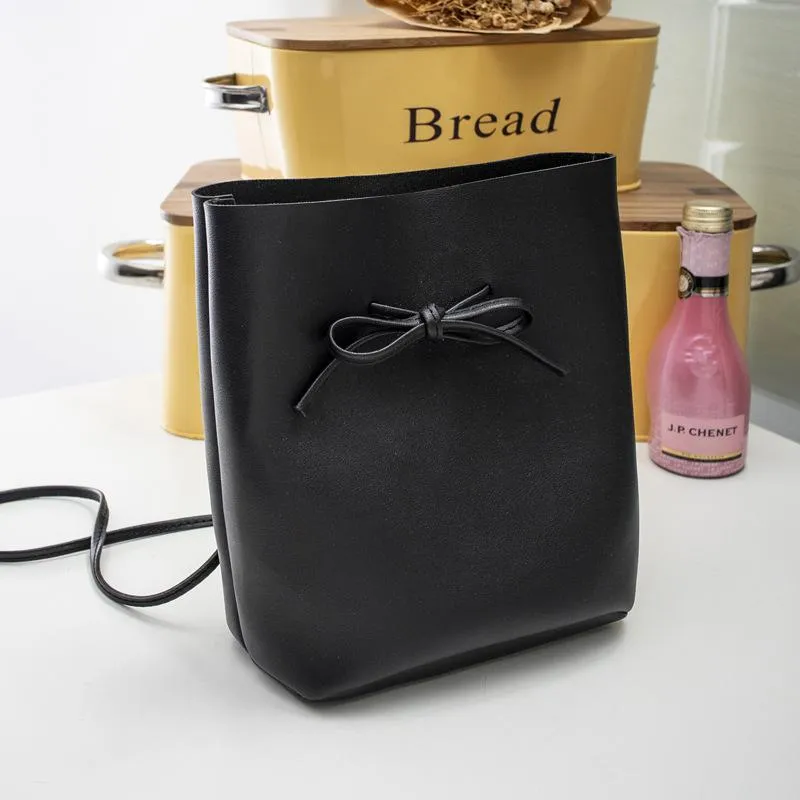 2024 new women's bag, high-end versatile shoulder bag, Korean style trendy fashion tote bag, simple large capacity mother-in-law bag