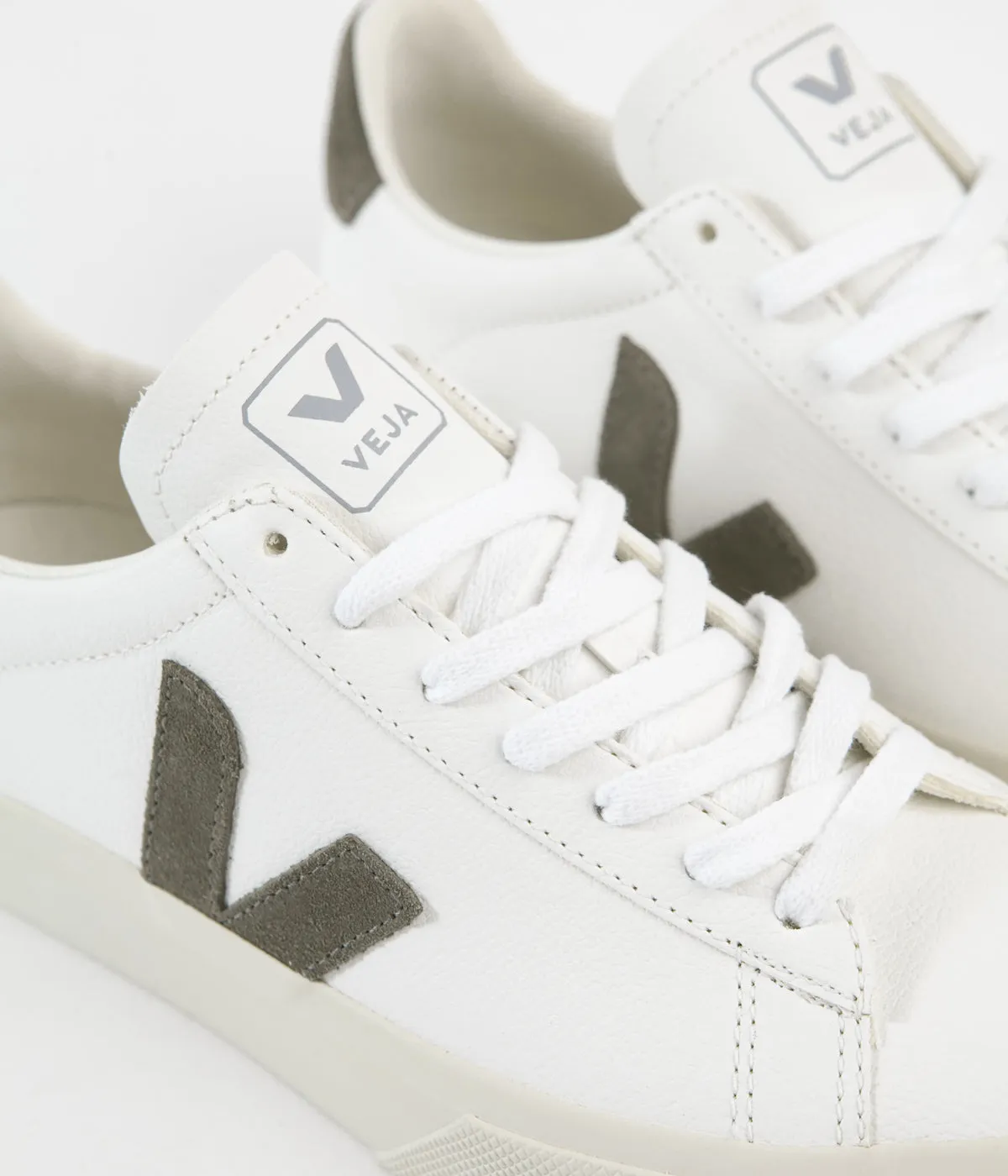 Veja Womens Campo ChromeFree Shoes - Extra White / Khaki