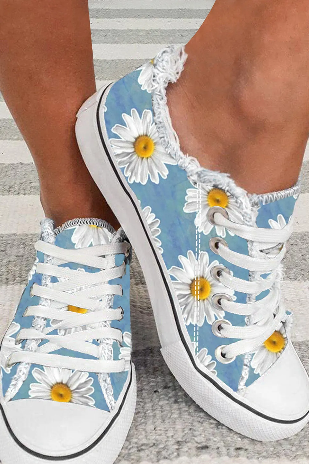 Women's Daisy Print Light Blue Ripped Flat Canvas Shoes