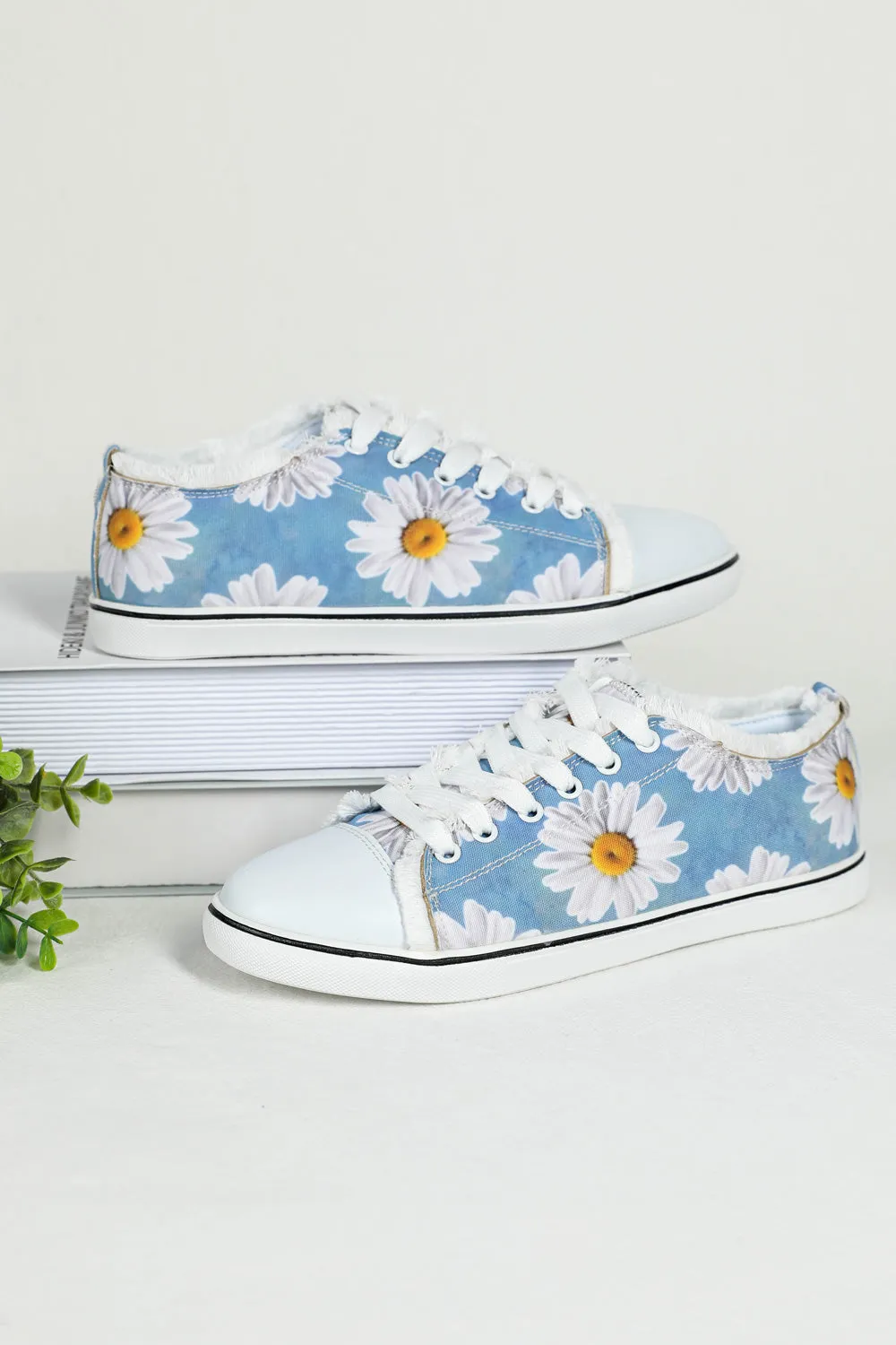 Women's Daisy Print Light Blue Ripped Flat Canvas Shoes